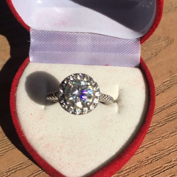 1.75 carat Colorless/white moissanite Halo ring - Picture 3 of 8